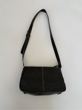 Classic Black Shoulder Bag with Contrast Stitching